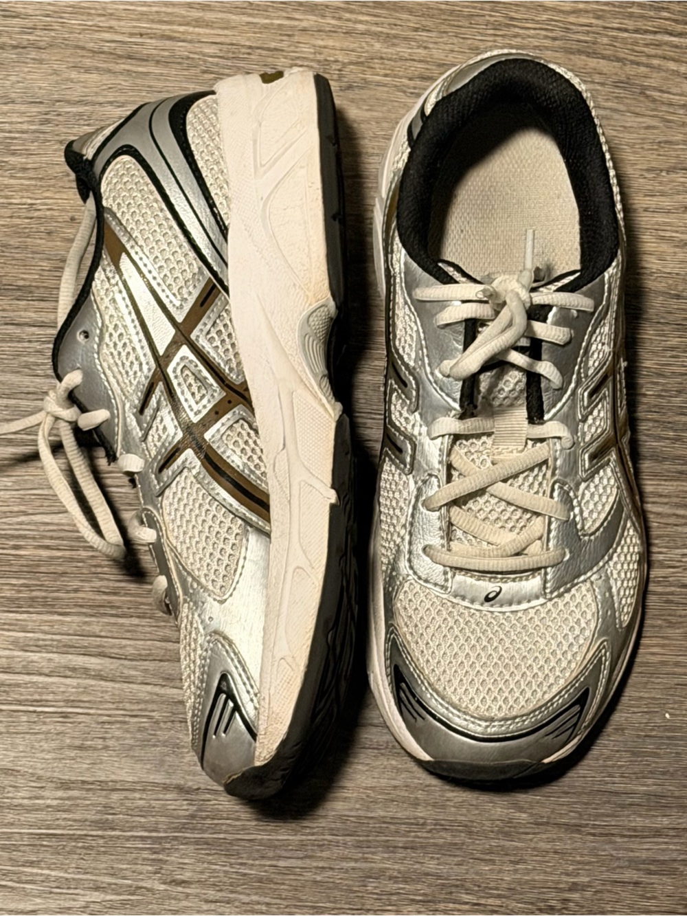 ASICS GEL-1130 in Silver and White